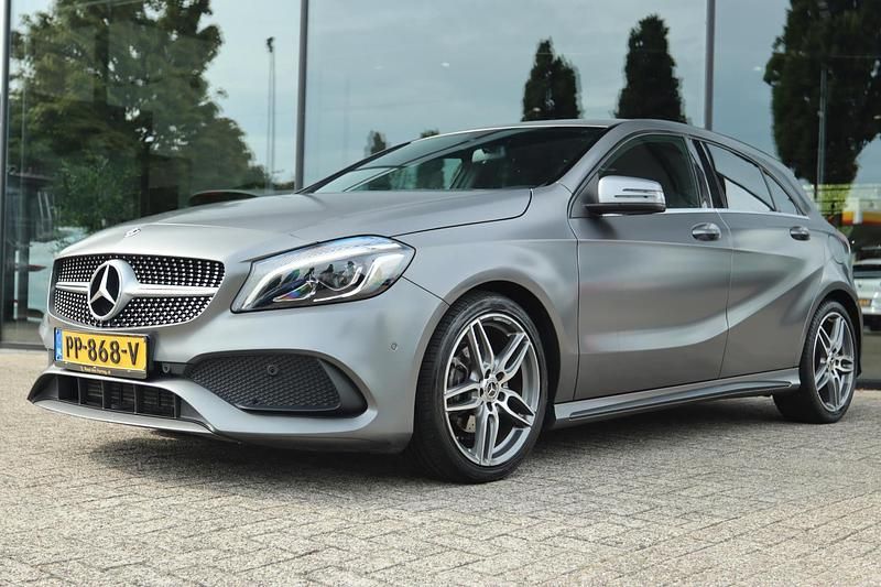 Grijs Gebruikt 2017 Mercedes A160 Ambition Hatchback | € 15.900 (Eerlijke prijs) - Afbeelding 1/4