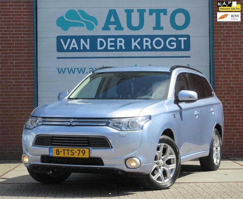 Blauw (metallic) Gebruikt 2014 Mitsubishi Outlander P-HEV Edition SUV | € 12.995 (Super prijs) - Afbeelding 1/4