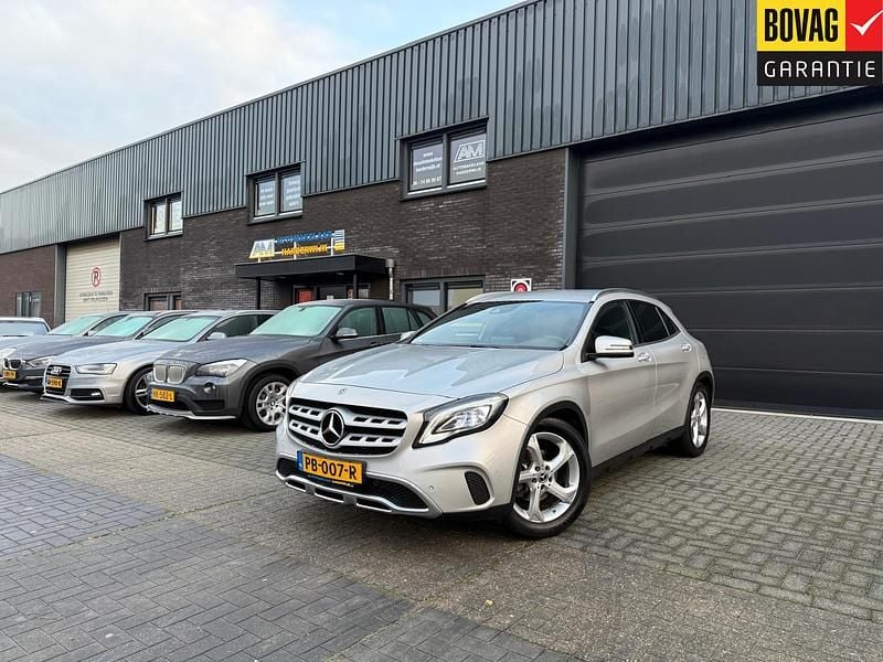 Grijs Gebruikt 2017 Mercedes GLA180 Edition SUV | € 15.750 (Eerlijke prijs) - Afbeelding 1/4