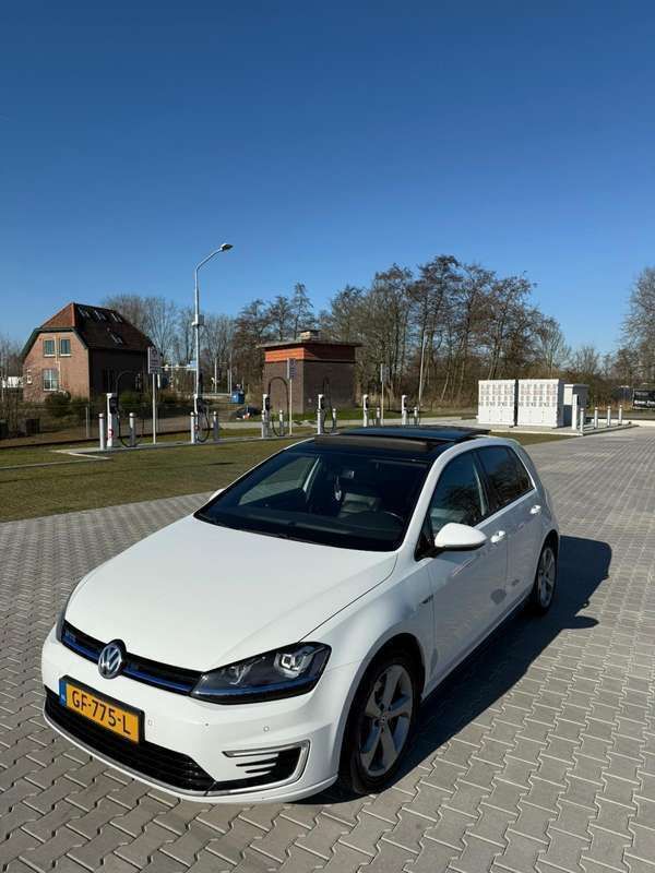 Wit Gebruikt 2015 VW Golf VII GTE Stationwagen | € 11.000 (Eerlijke prijs) - Afbeelding 1/4