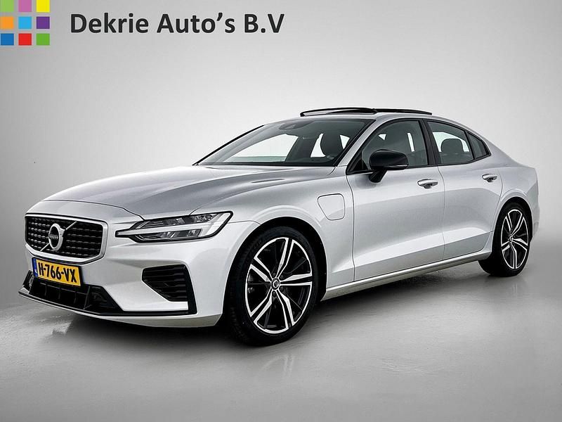 Grijs Gebruikt 2020 Volvo S60 R-Design Sedan | € 29.990 (Eerlijke prijs) - Afbeelding 1/4