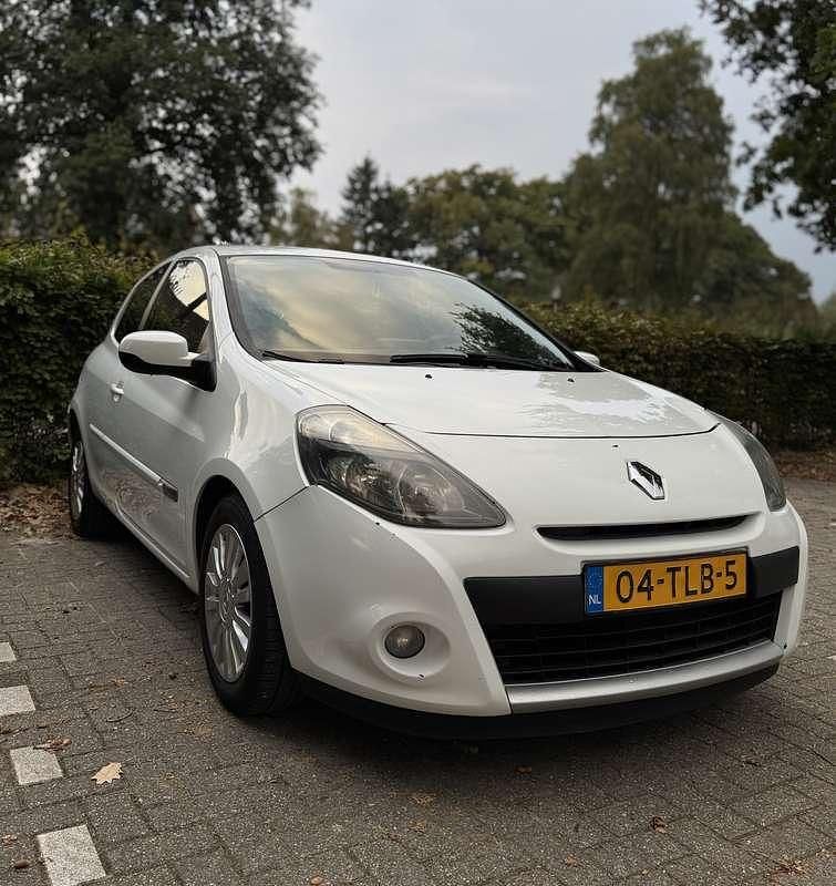 Gebruikt 2012 Renault Clio IV Dynamique Sedan | € 2.500 (Super prijs) - Afbeelding 1/4