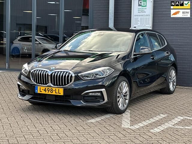 Zwart Gebruikt 2021 BMW 118 Hatchback | € 20.999 (Eerlijke prijs) - Afbeelding 1/4