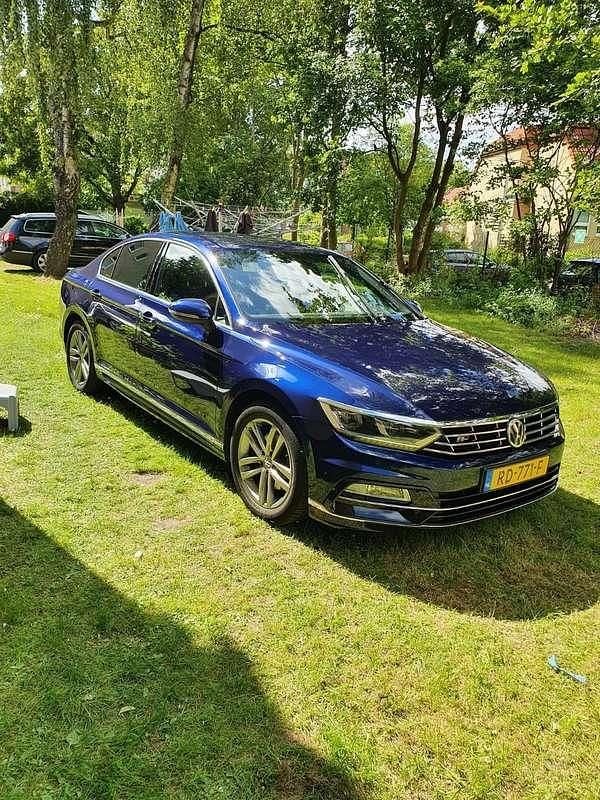 Blauw Gebruikt 2017 VW Passat R Sedan | € 14.500 (Iets duurder) - Afbeelding 1/4
