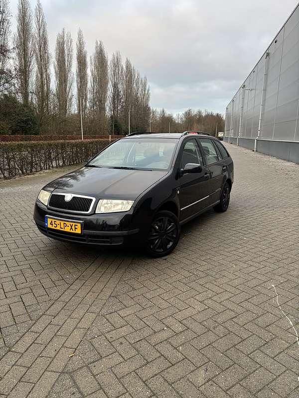 Zwart Gebruikt 2003 Skoda Fabia Stationwagen | € 1.049 (Eerlijke prijs) - Afbeelding 1/4