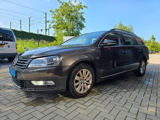 Bruin Gebruikt 2013 VW Passat Highline Stationwagen | € 4.300 (Duur) - Afbeelding 1/4