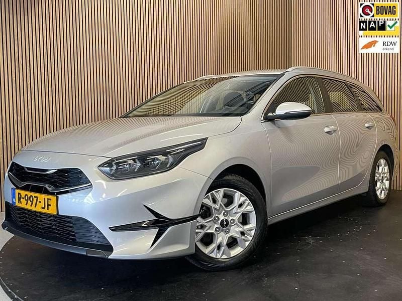 Grijs Gebruikt 2022 Kia Ceed Sportswagon Stationwagen | € 17.350 (Eerlijke prijs) - Afbeelding 1/2
