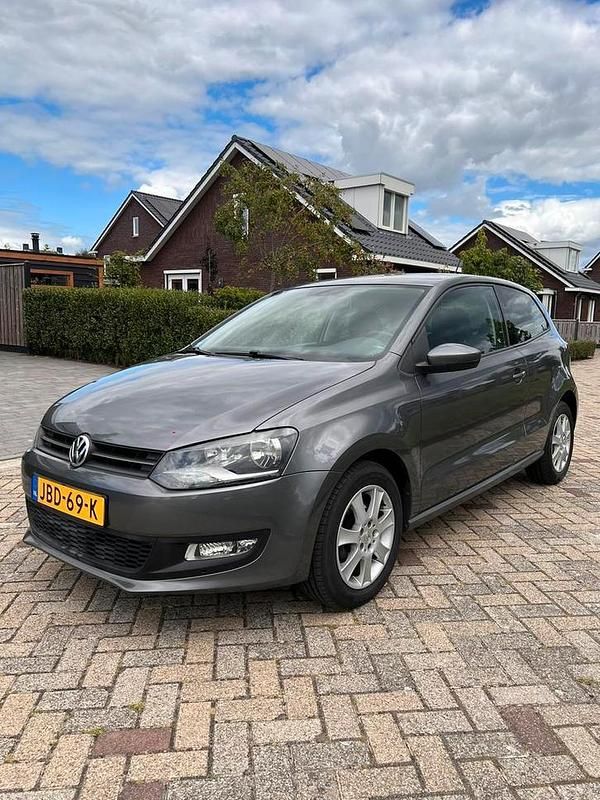 Grijs Gebruikt 2010 VW Polo Team Hatchback | € 5.650 (Eerlijke prijs) - Afbeelding 1/4