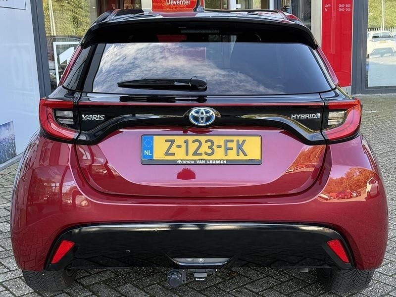 Occasion Toyota Yaris Hybrid Edition 116 PK (85 kW) 2021 Rood Hatchback