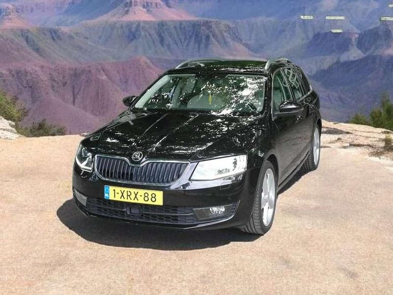 Zwart Gebruikt 2014 Skoda Octavia Stationwagen | € 9.777 (Eerlijke prijs) - Afbeelding 1/4