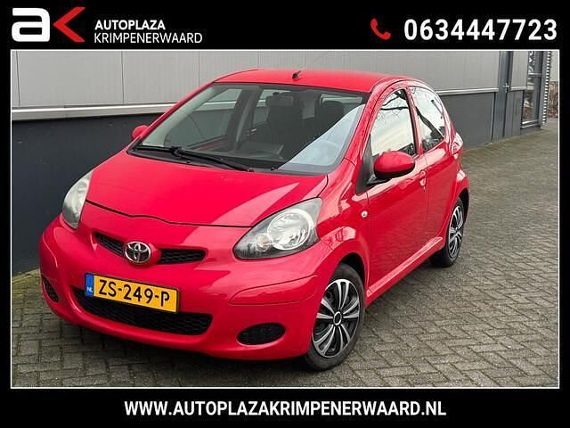 Occasion Toyota Aygo 68 PK (50 kW) 2008 Rood Hatchback