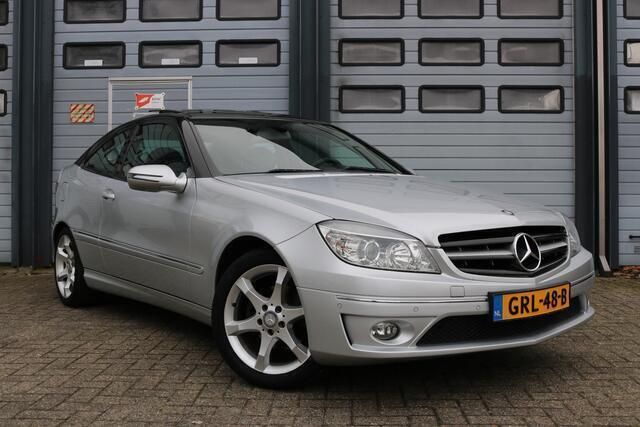 Grijs, metallic lak Gebruikt 2009 Mercedes CLC180 Prestige Hatchback | € 7.999 - Afbeelding 1/4