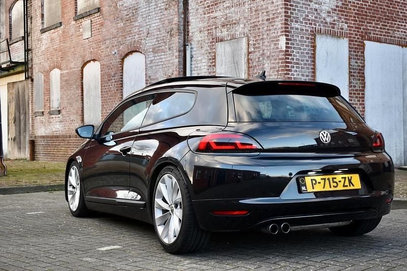Zwart Gebruikt 2011 VW Scirocco Highline Coupé | € 9.500 (Eerlijke prijs) - Afbeelding 1/4