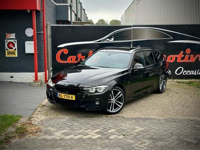 Zwart / citrinschwarz met. (x02) Gebruikt 2017 BMW 320 M Sport Stationwagen | € 23.950 (Iets duurder) - Afbeelding 1/4