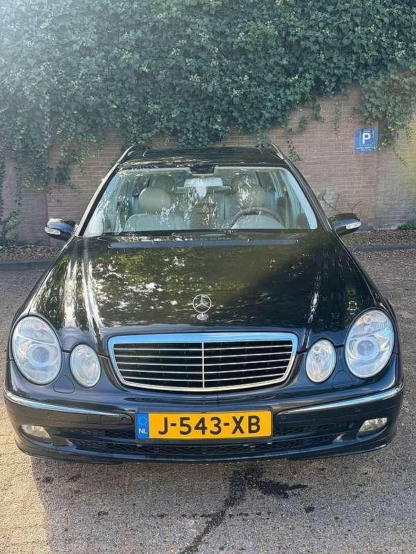 Zwart Gebruikt 2005 Mercedes E350 Avantgarde Stationwagen | € 3.500 (Super prijs) - Afbeelding 1/4