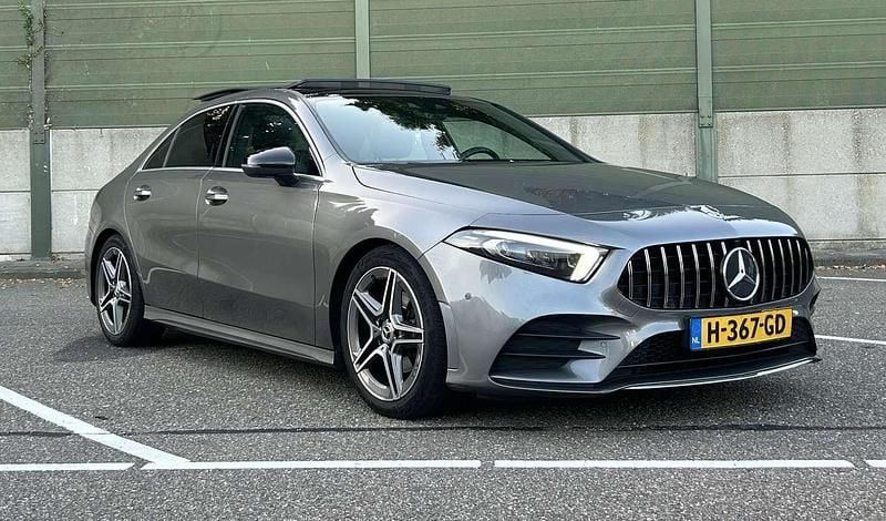 Grijs Gebruikt 2020 Mercedes A200 Sedan | € 25.000 (Goede deal) - Afbeelding 1/4