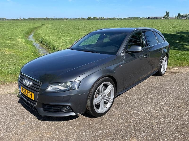 Grijs (metallic) Gebruikt 2010 Audi A4 Stationwagen | € 4.950 (Eerlijke prijs) - Afbeelding 1/4