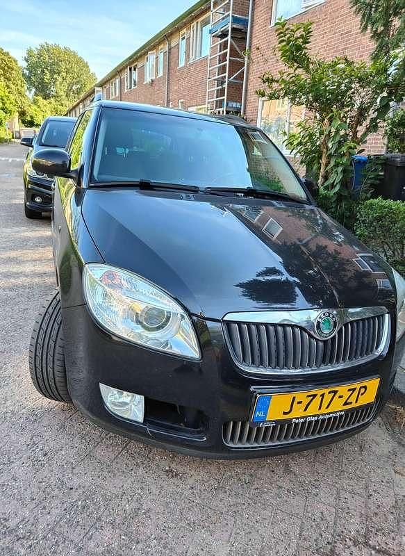 Zwart Gebruikt 2009 Skoda Fabia Ambition Hatchback | € 2.000 (Super prijs) - Afbeelding 1/4