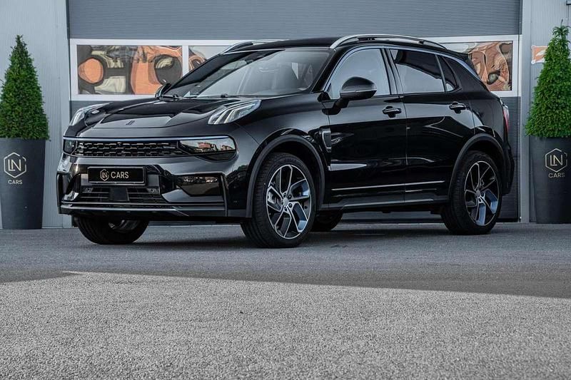 Zwart, metallic lak Gebruikt 2023 Lynk & Co 01 SUV | € 29.450 (Eerlijke prijs) - Afbeelding 1/4