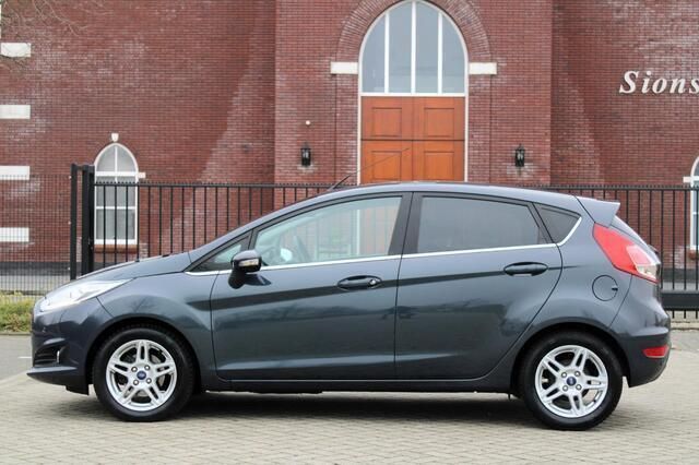 Occasion Ford Fiesta Style 101 PK (74 kW) 2015 Grijs Hatchback