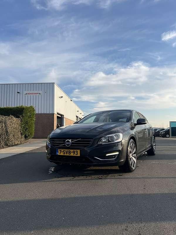Grijs Gebruikt 2013 Volvo V60 Stationwagen | € 8.000 (Eerlijke prijs) - Afbeelding 1/4