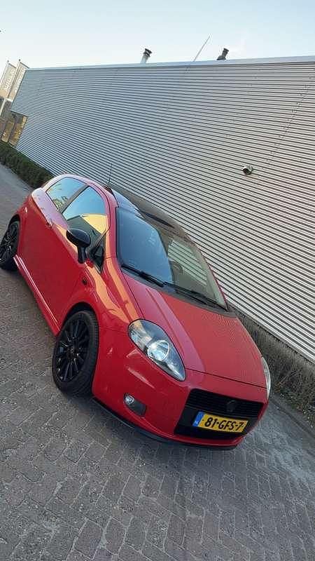 Rood Occasion 2008 Fiat Grande Punto Sport Hatchback | € 2.400 (Iets duurder) - Afbeelding 1/4