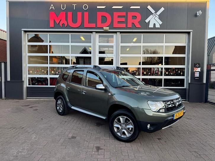 Grijs (metallic) Occasion 2015 Dacia Duster Prestige Stationwagen | € 8.925 (Eerlijke prijs) - Afbeelding 1/3