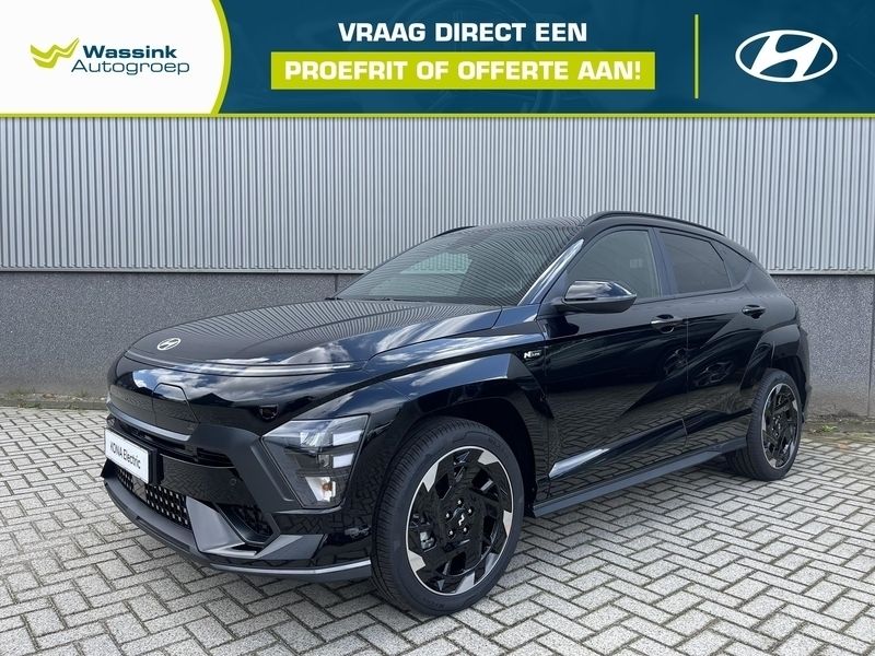 Abyss black (zwart metallic) Nieuw 2024 Hyundai Kona Edition SUV | € 41.395 (Eerlijke prijs) - Afbeelding 1/4