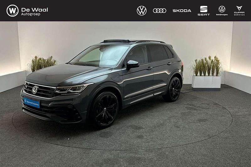 Dolphin grey metallic (b0b0) Gebruikt 2021 VW Tiguan Business+ SUV | € 37.900 (Iets duurder) - Afbeelding 1/3