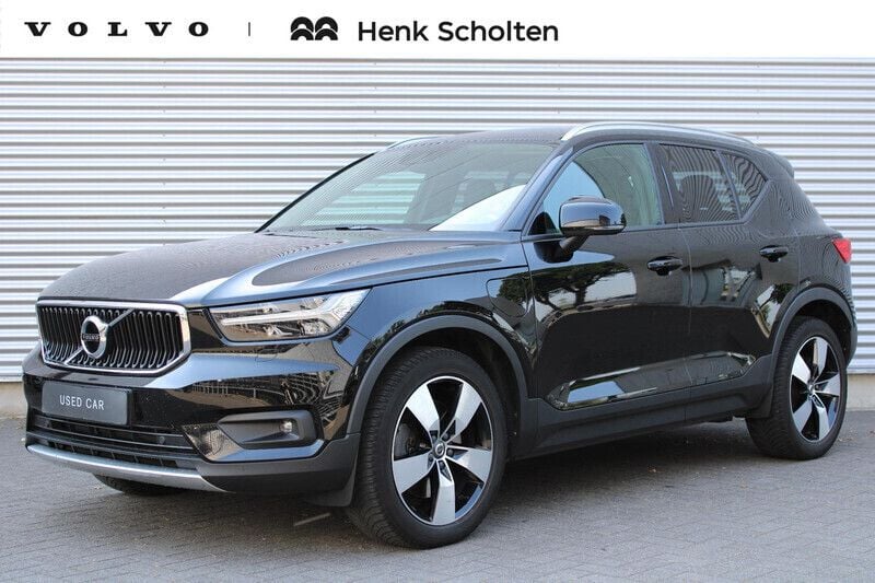 Zwart Gebruikt 2020 Volvo XC40 Momentum SUV | € 33.950 (Eerlijke prijs) - Afbeelding 1/4
