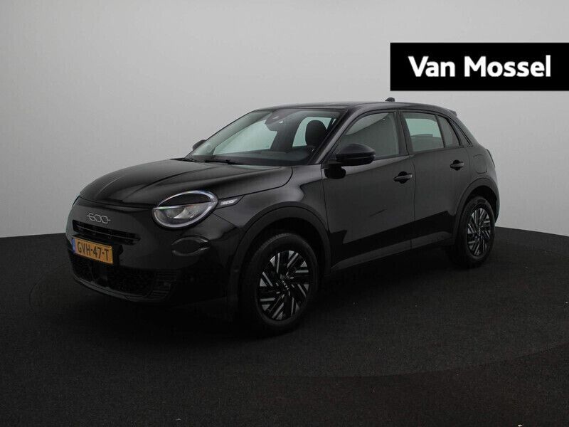 Zwart Gebruikt 2024 Fiat 600 Urban SUV | € 28.440 (Eerlijke prijs) - Afbeelding 1/4