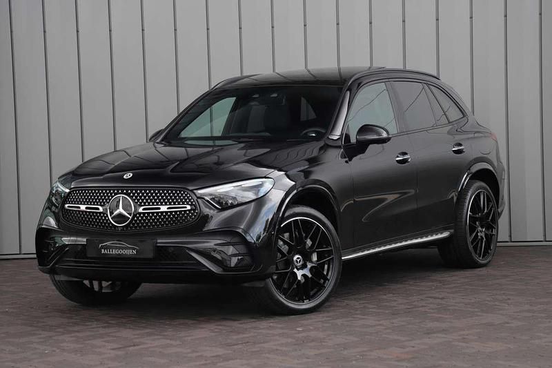 Zwart Gebruikt 2024 Mercedes GLC300e AMG SUV | € 72.500 (Duur) - Afbeelding 1/4