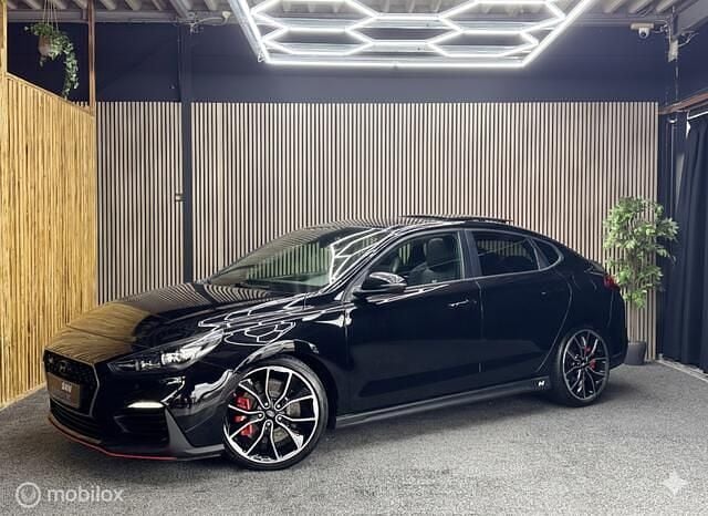 Zwart Occasion 2019 Hyundai i30 Hatchback | € 25.900 (Eerlijke prijs) - Afbeelding 1/4