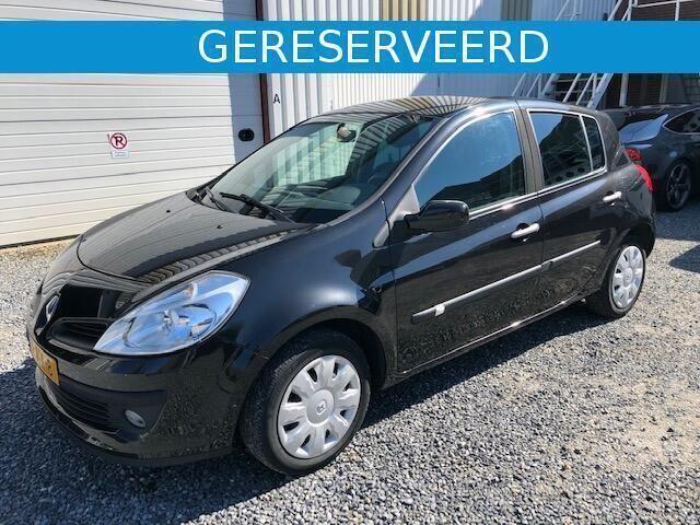 Zwart Gebruikt 2009 Renault Clio II Hatchback | € 2.345 (Eerlijke prijs) - Afbeelding 1/4