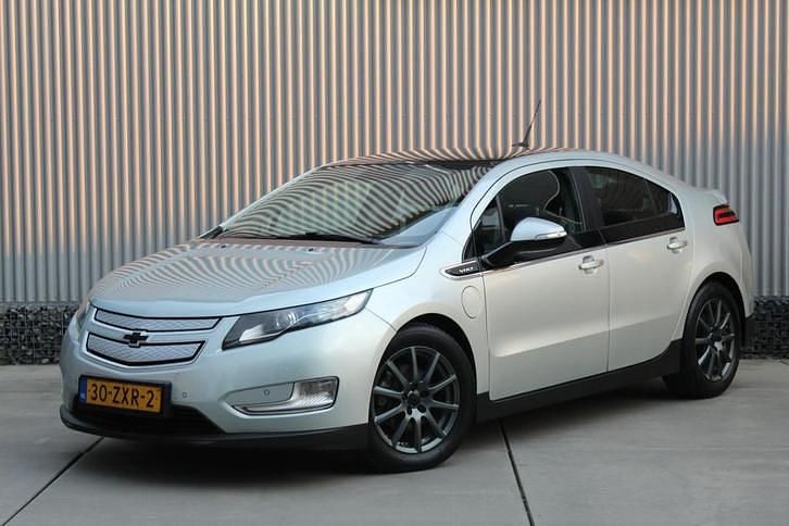Grijs (metallic) Gebruikt 2013 Chevrolet Volt LTZ Hatchback | € 5.750 (Eerlijke prijs) - Afbeelding 1/4