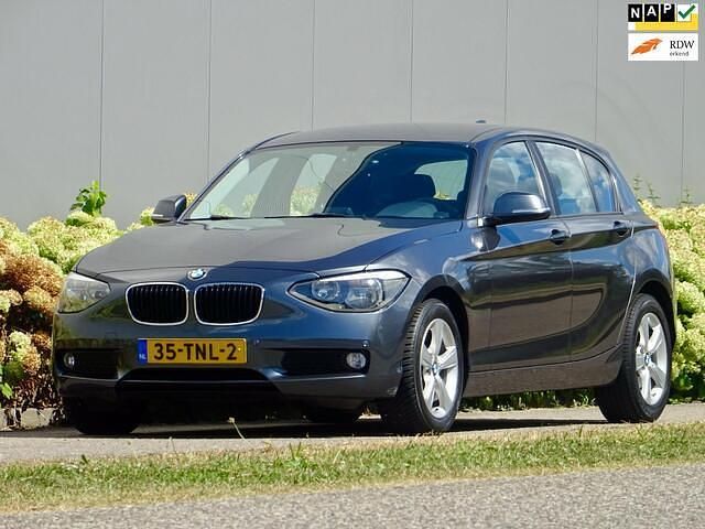 Grijs Gebruikt 2012 BMW 116 Executive Hatchback | € 10.940 (Eerlijke prijs) - Afbeelding 1/4