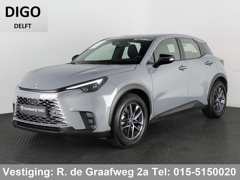 Grijs Gebruikt 2025 Lexus LBX Business Edition SUV | € 36.850 (Eerlijke prijs) - Afbeelding 1/3
