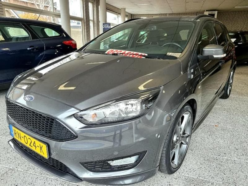 Grijs Occasion 2018 Ford Focus ST-Line Stationwagen | € 12.900 (Goede deal) - Afbeelding 1/4
