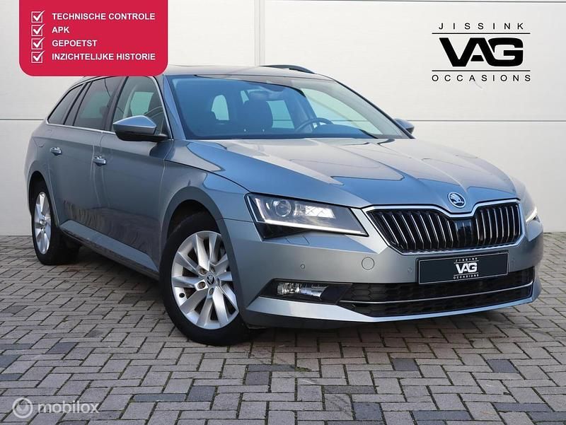 Grijs Gebruikt 2018 Skoda Superb Stationwagen | € 19.899 (Iets duurder) - Afbeelding 1/4