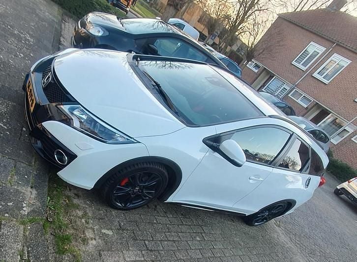 Occasion 2015 Honda Civic Black Edition Stationwagen | € 10.995 (Goede deal) - Afbeelding 1/4