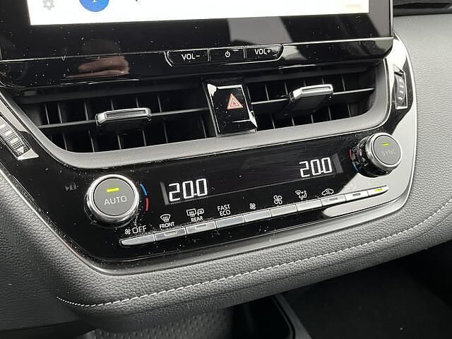 Occasion Toyota Corolla Active 140 PK (102 kW) 2024 Shimmering silver metallic (grijs metallic) Stationwagen