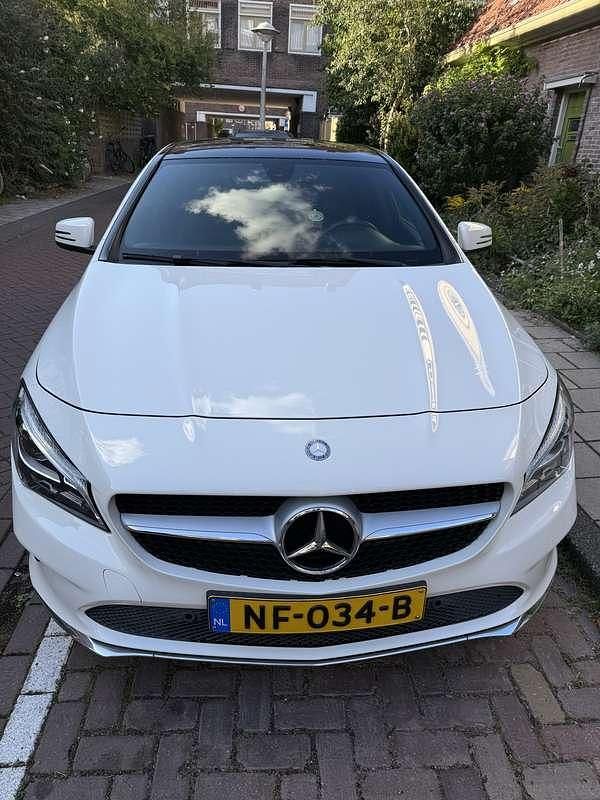 Wit Occasion 2017 Mercedes CLA180 Sedan | € 19.500 (Duur) - Afbeelding 1/4
