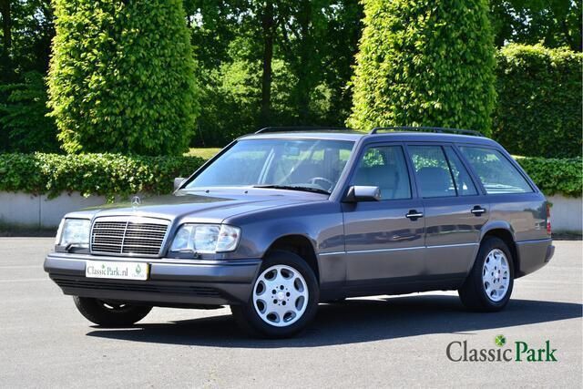 Grijs Gebruikt 1994 Mercedes E280 Stationwagen | € 8.900 - Afbeelding 1/4
