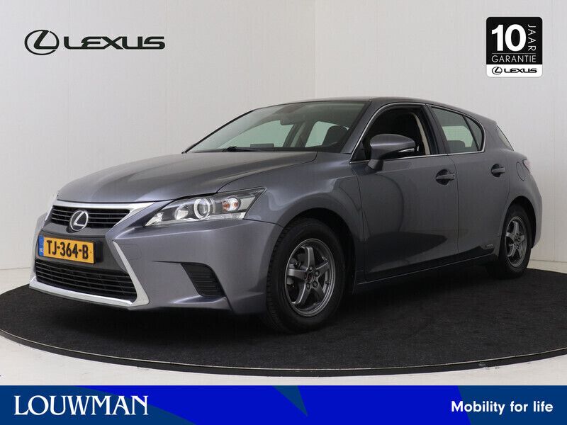 Grijs, metallic lak Gebruikt 2015 Lexus CT200h Hatchback | € 15.695 (Eerlijke prijs) - Afbeelding 1/3