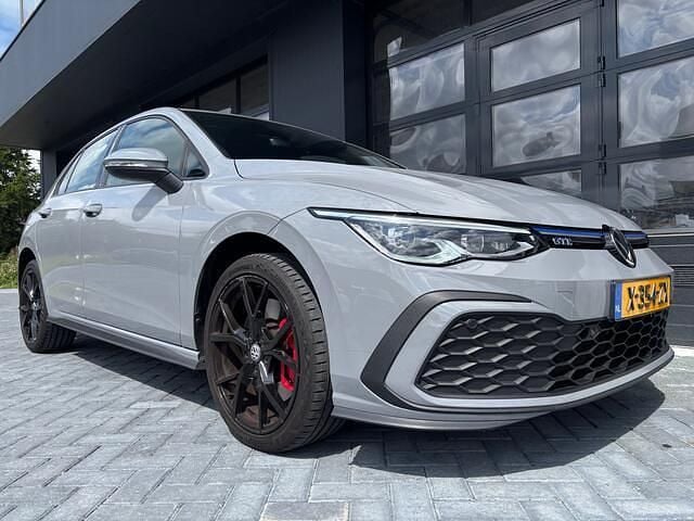 Grijs, metallic lak Gebruikt 2021 VW Golf VIII GTE Hatchback | € 25.900 (Eerlijke prijs) - Afbeelding 1/4