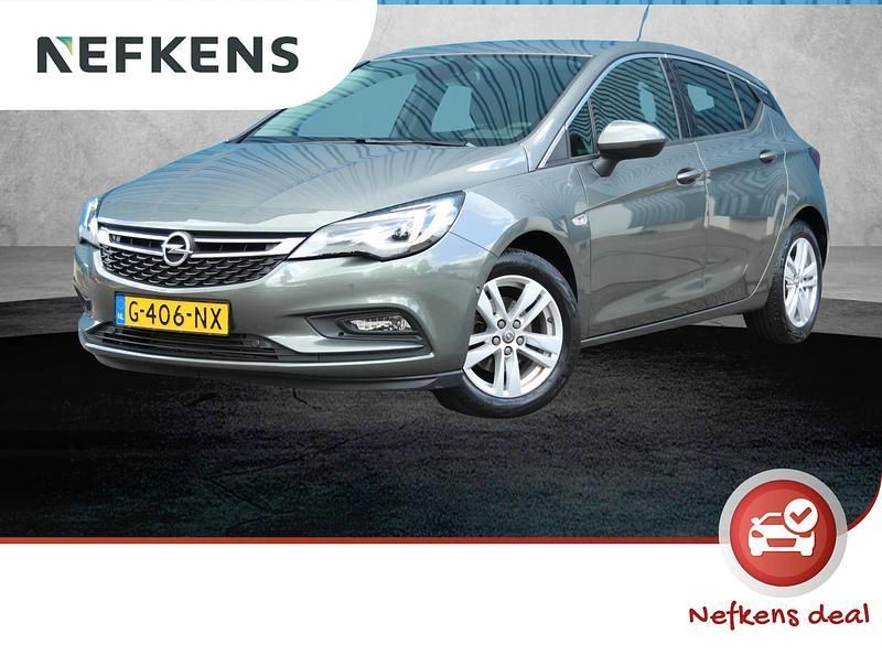 Grijs, metallic lak Gebruikt 2019 Opel Astra Innovation Hatchback | € 13.480 (Goede deal) - Afbeelding 1/4