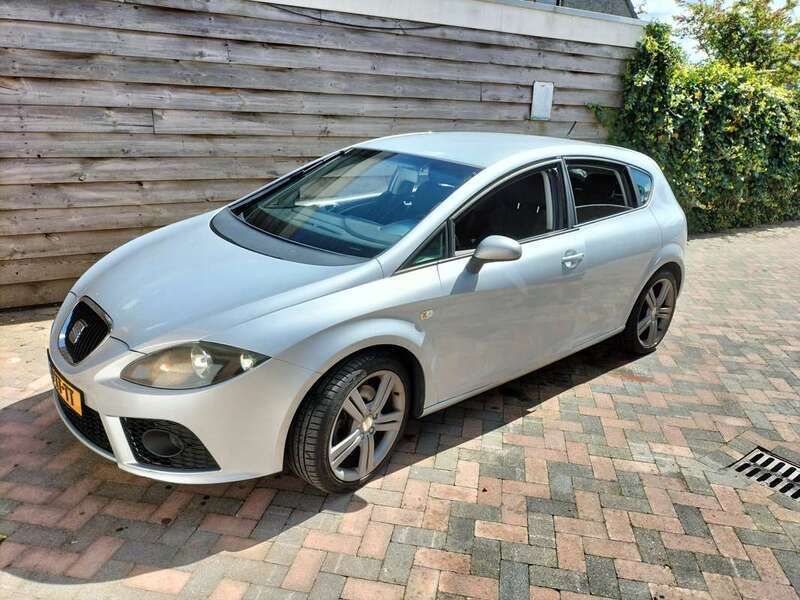 Zilver Gebruikt 2007 Seat Leon FR MPV | € 6.700 (Duur) - Afbeelding 1/4