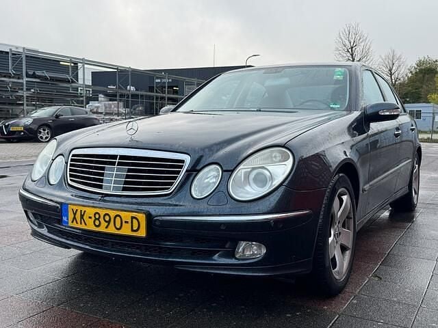 Zwart Gebruikt 2004 Mercedes E320 Avantgarde Sedan | € 2.950 (Super prijs) - Afbeelding 1/4