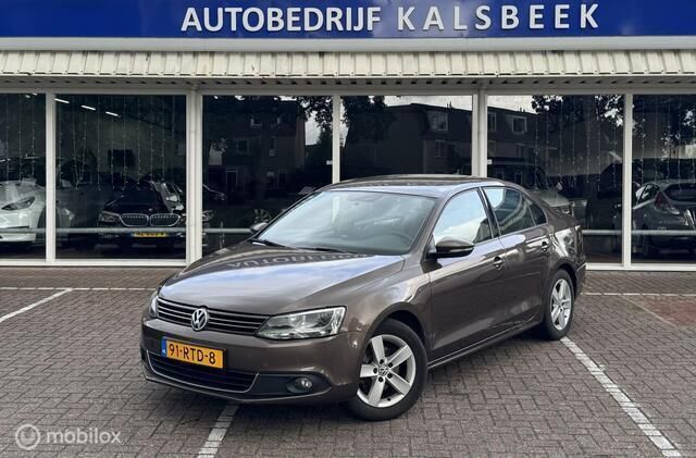 Bruin Gebruikt 2011 VW Jetta Trendline Sedan | € 7.749 (Duur) - Afbeelding 1/4