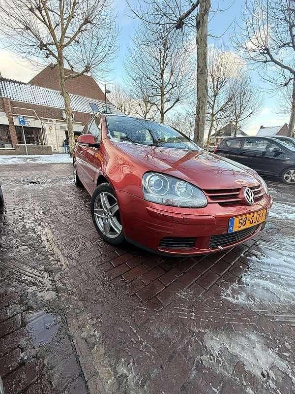 Rood Occasion 2008 VW Golf VI Comfortline Hatchback | € 5.500 (Goede deal) - Afbeelding 1/4